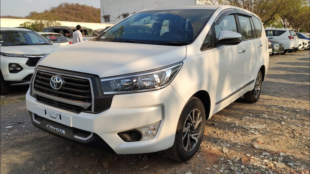 Toyota Innova Crysta: परफेक्ट फैमिली एसयूवी और मल्टी-यूज पैसेंजर व्हीकल, जानिए इसके बेहतरीन फीचर्स!